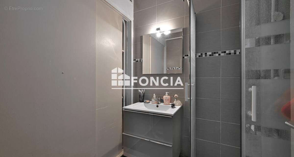 À vendre – Appartement T2 traversant de 52 m² avec terrasse, garage, cave et locataire en place - photo 7