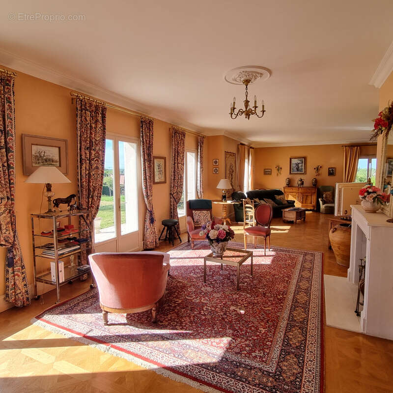 Maison à MONTGIVRAY
