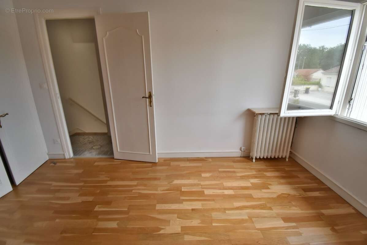 Maison à vendre 4 pièces proche de ANGOULEME (16) à Voeuil. 3 chambres, 1 garage. Terrain - photo 12