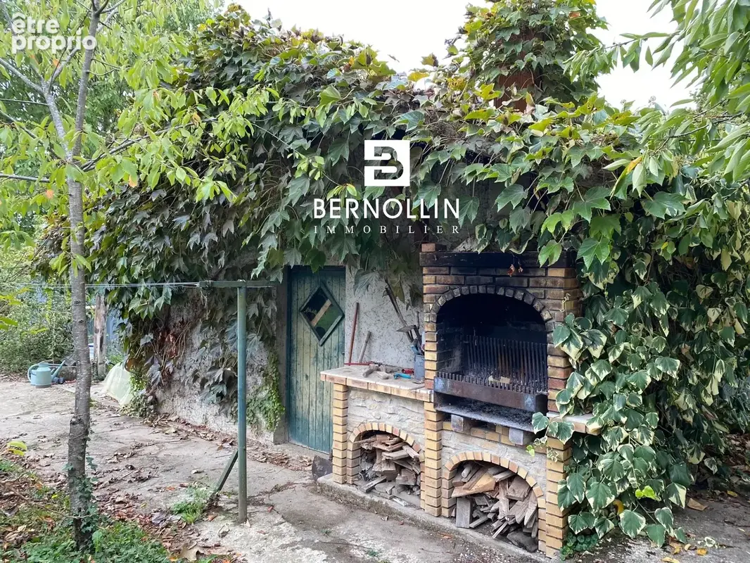 Au coeur du village d'Attignat, Maison familiale de 153 m2 avec fort potentiel sur 2 736 m2 de terrain - photo 2