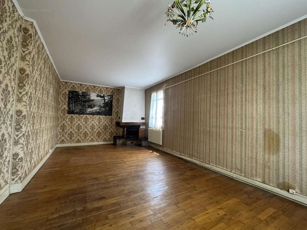 Maison à MONTFORT-LE-GESNOIS