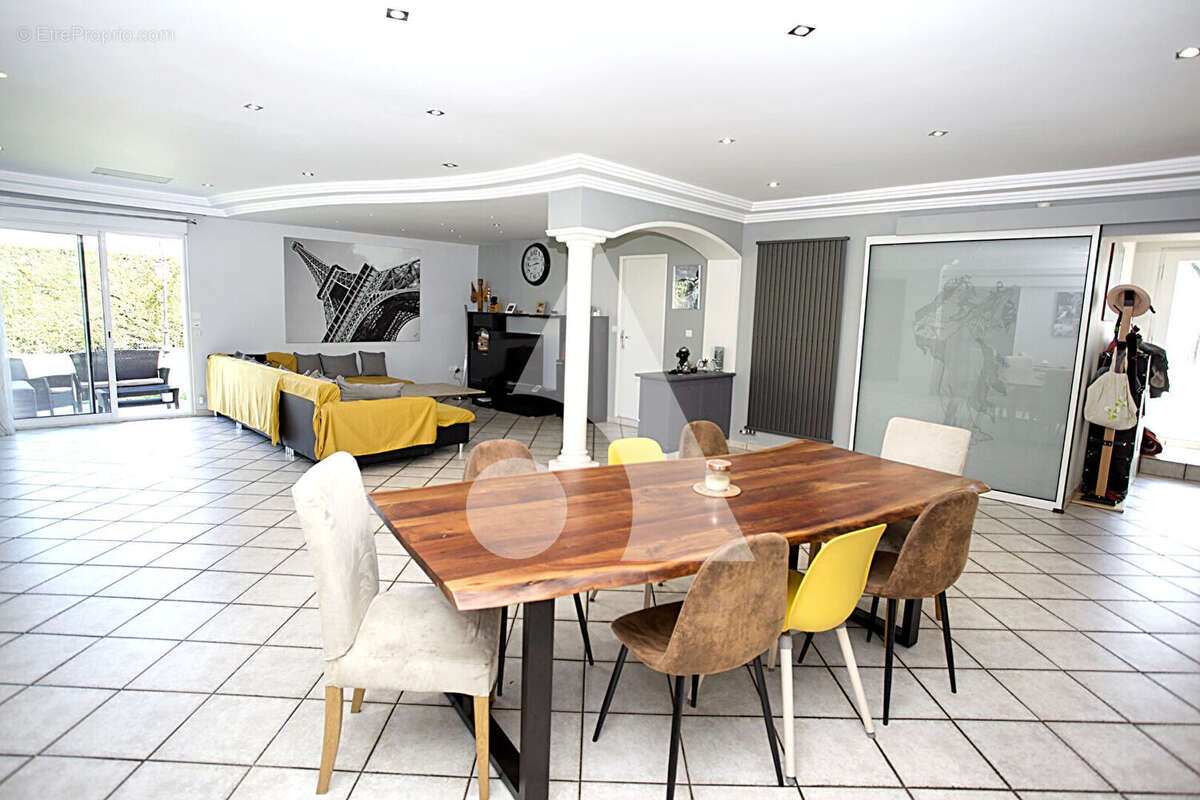 Maison à POUILLY-LE-MONIAL