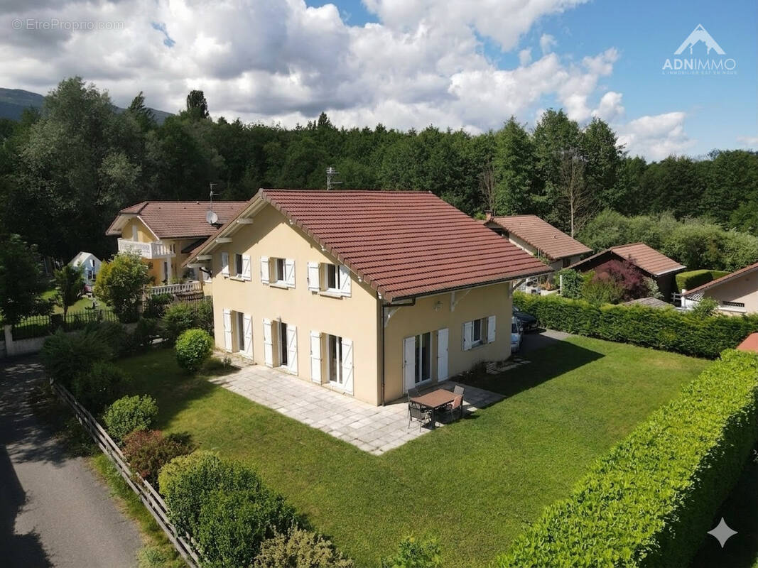 Maison à SAINT-GENIS-POUILLY