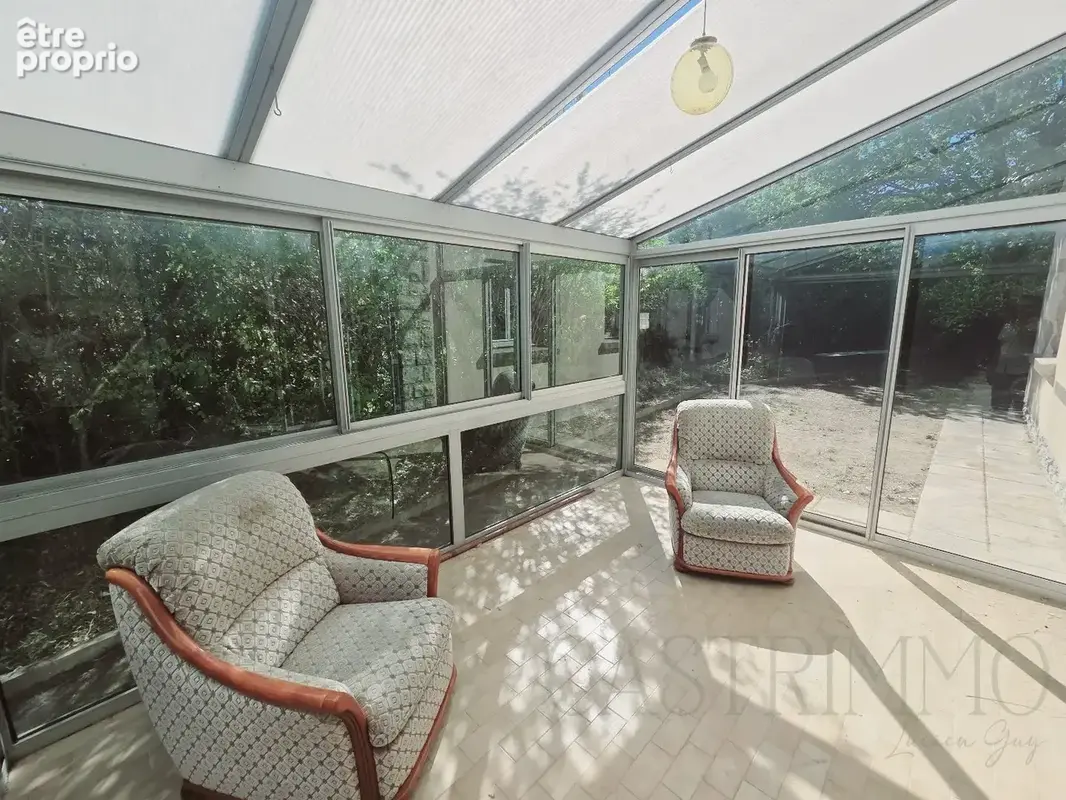 Vendargues  villa de plain-pied t5 sur un beau terrain arboré de 1 648 m² - photo 4