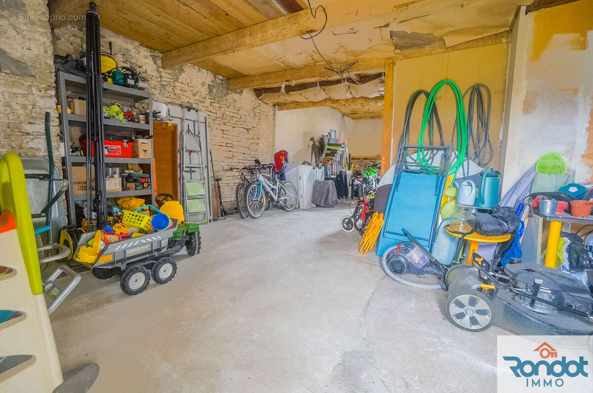 Maison à FONTAINE-FRANCAISE