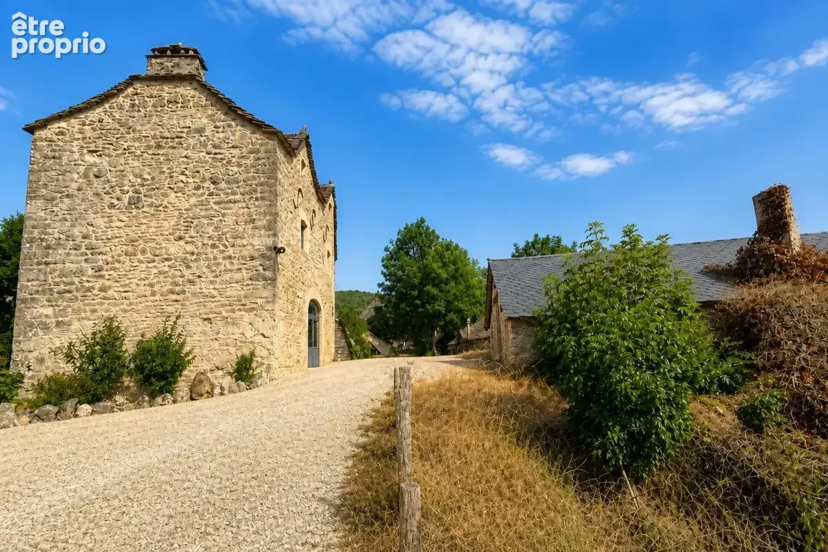 Maison de 11 pièces de 185 m² + 335 m2 de dépendance à La Tieule - photo 4