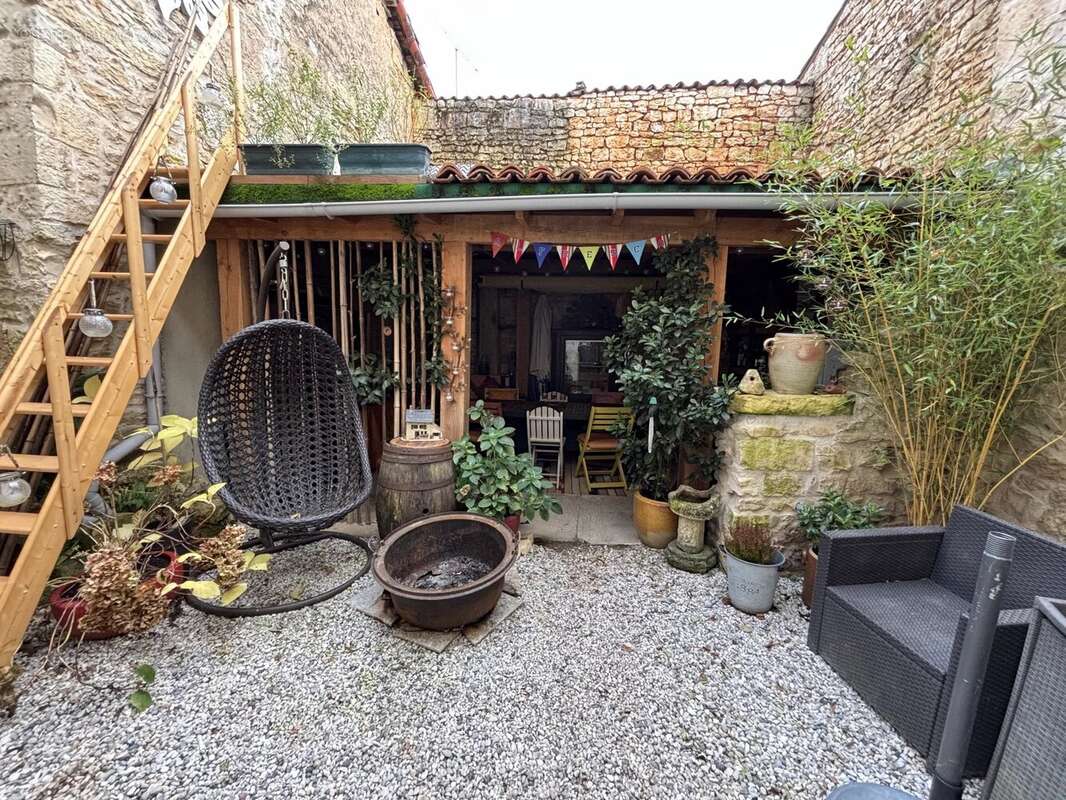 Appartement à NANTEUIL-EN-VALLEE