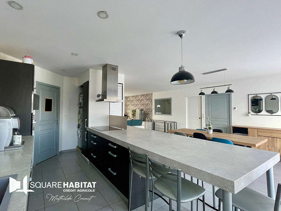 Maison à SAINT-MACAIRE-EN-MAUGES