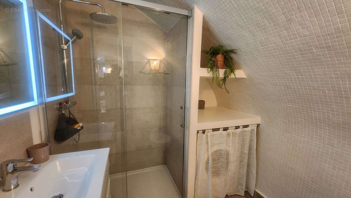 LA CIOTAT APPARTEMENT T2 ENTIERREMENT RENOVE - parfait état - - Appartement à LA CIOTAT
