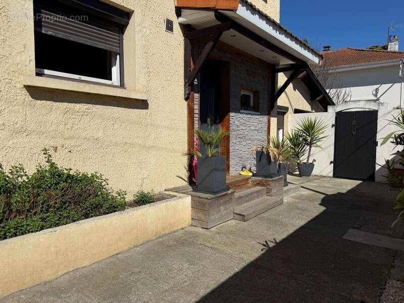 Maison à vendre 4 pièces TARBES (65) - Jardin arboré - piscine - photo 28