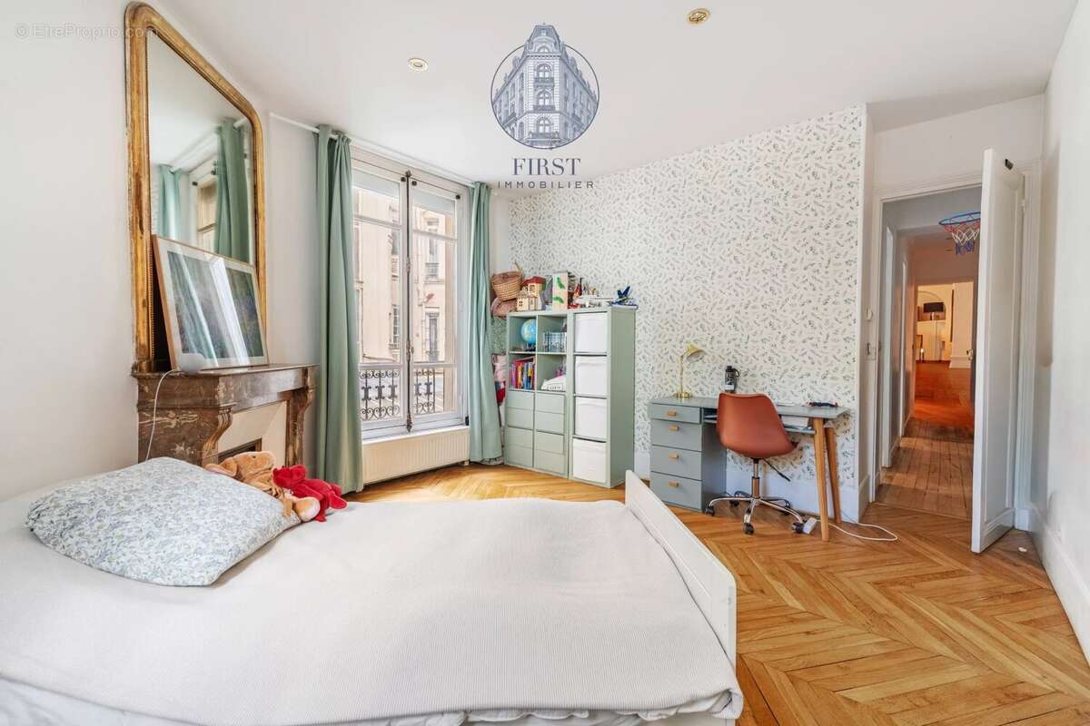 Appartement à PARIS-17E