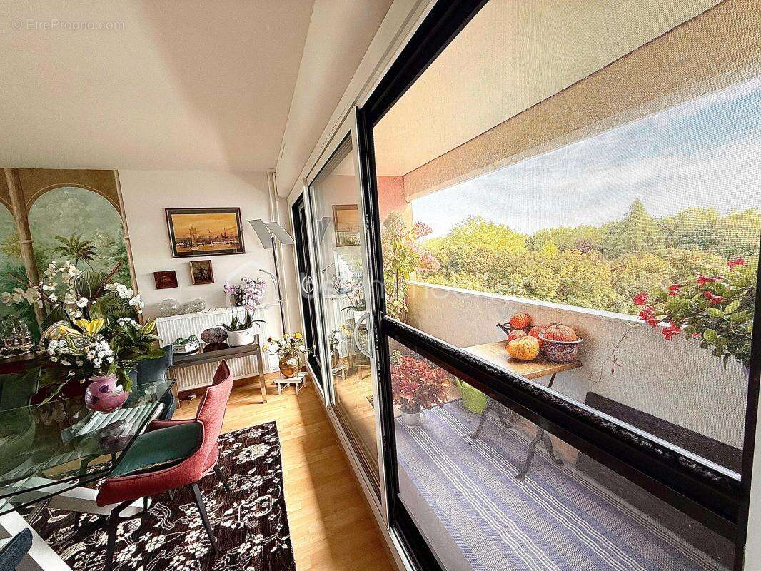 Appartement à MONT-SAINT-AIGNAN