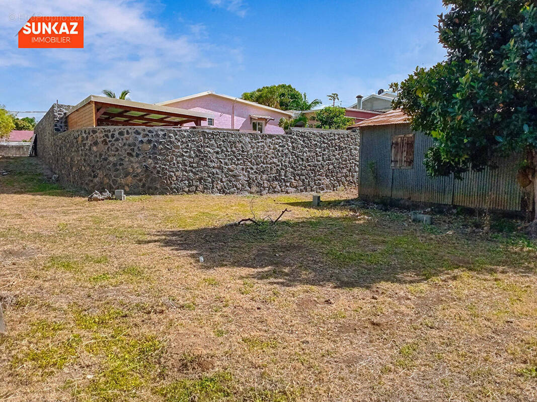 Terrain à SAINT-PIERRE