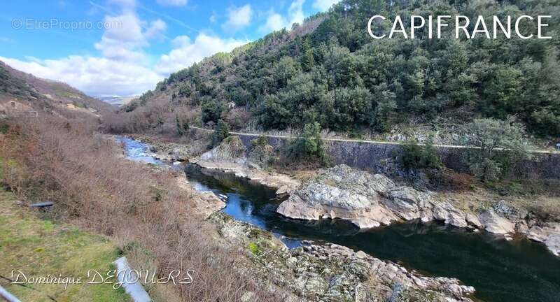 Maison à SAINT-SAUVEUR-DE-MONTAGUT