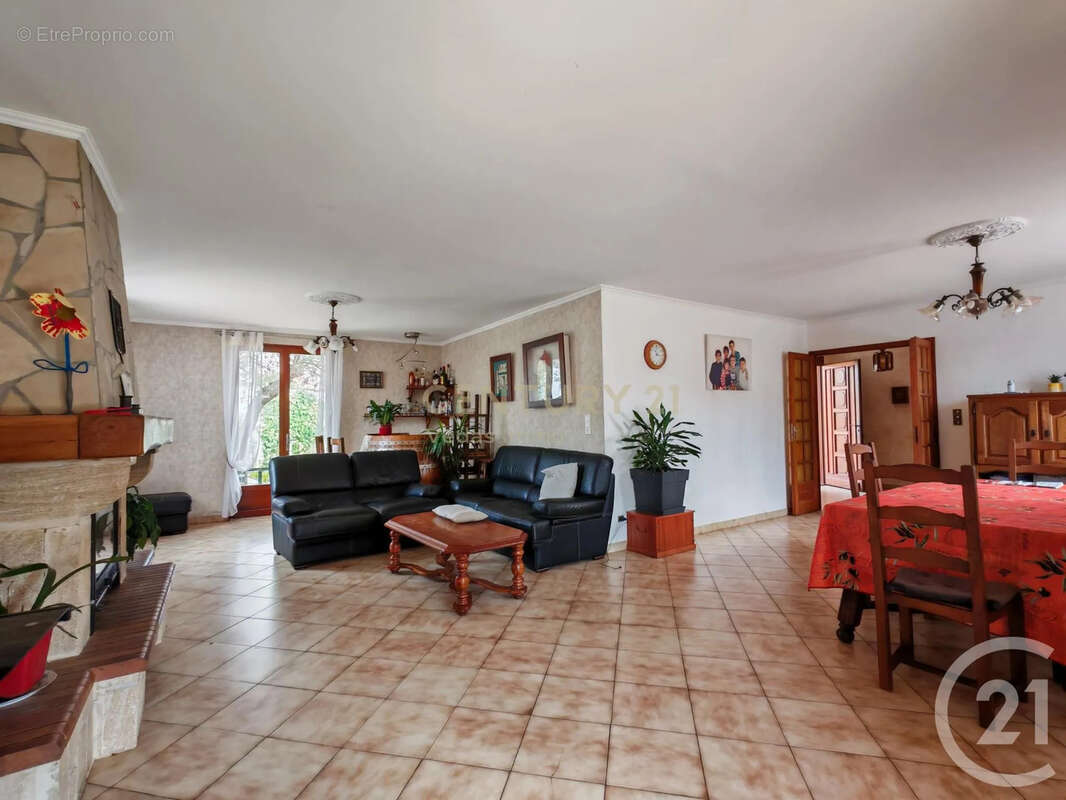 Maison à COURNONTERRAL