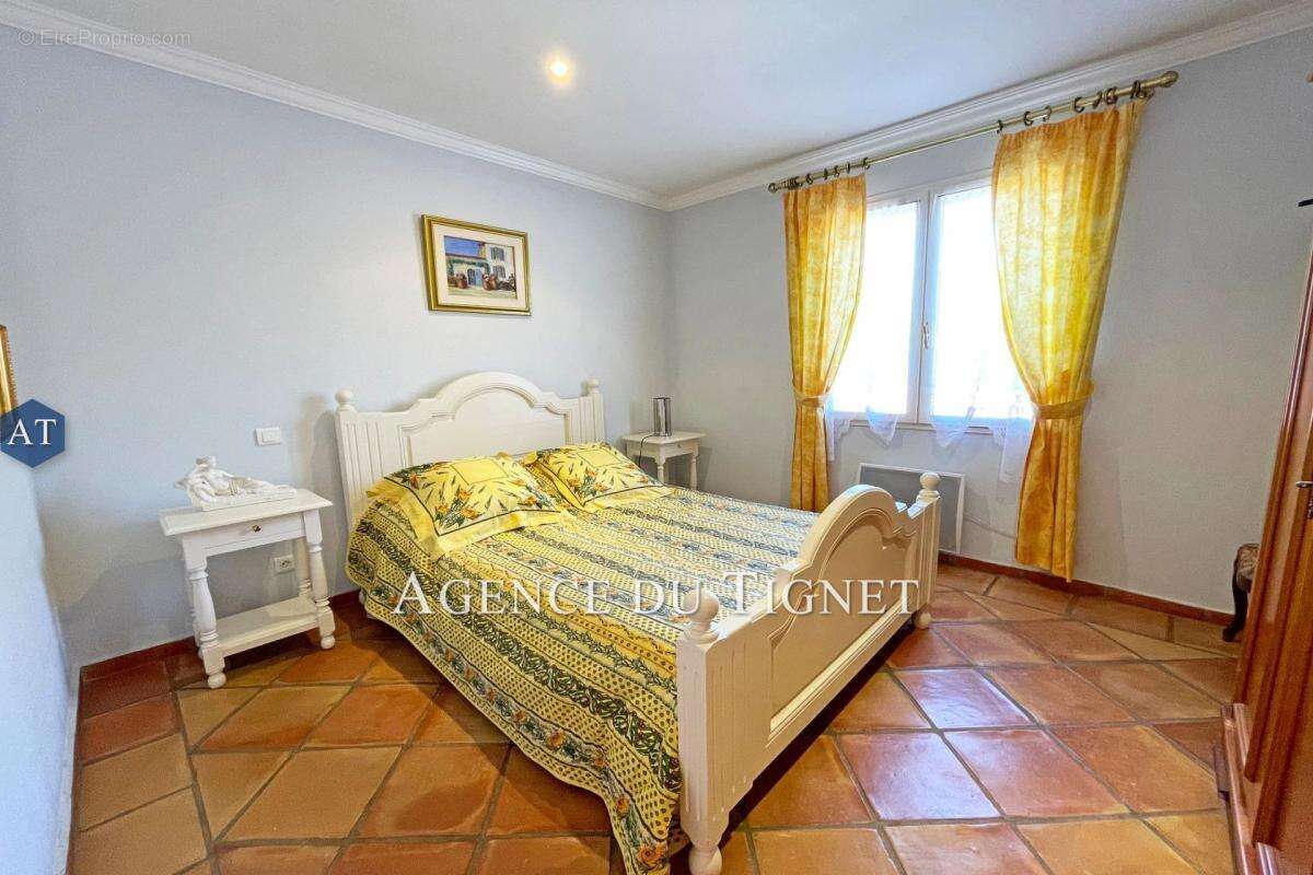 Maison à SAINT-CEZAIRE-SUR-SIAGNE