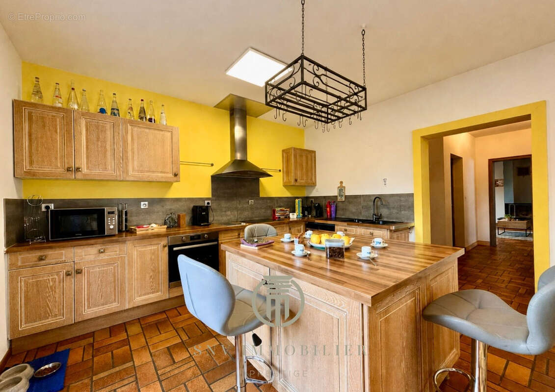 Grande propriété familiale de 357 m2 avec sous-sol de 300 m2 et potentiel de division, à 15 min de Paray-le-Mo - photo 14