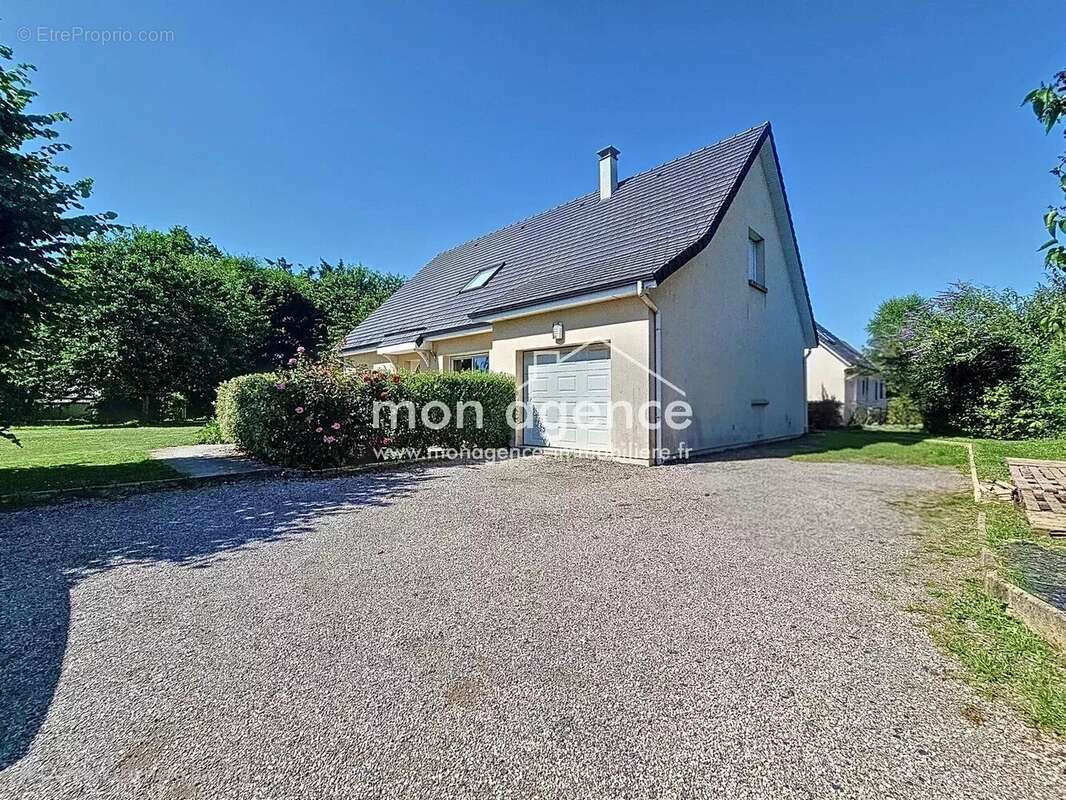 Maison à LA NEUVILLE-CHANT-D&#039;OISEL