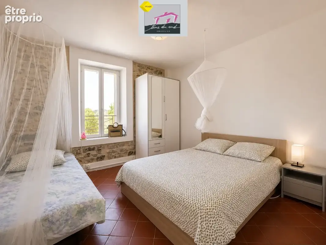 Maison en pierre avec piscine et vue dégagée - photo 8