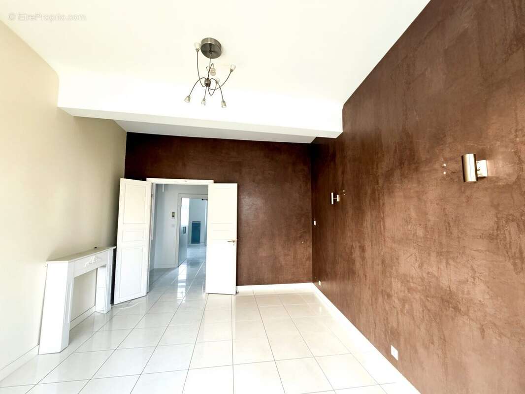 Appartement à CARBONNE