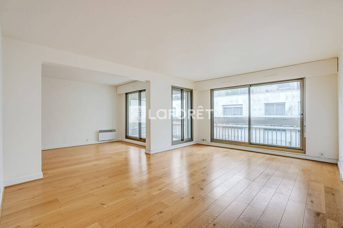Appartement à PARIS-15E
