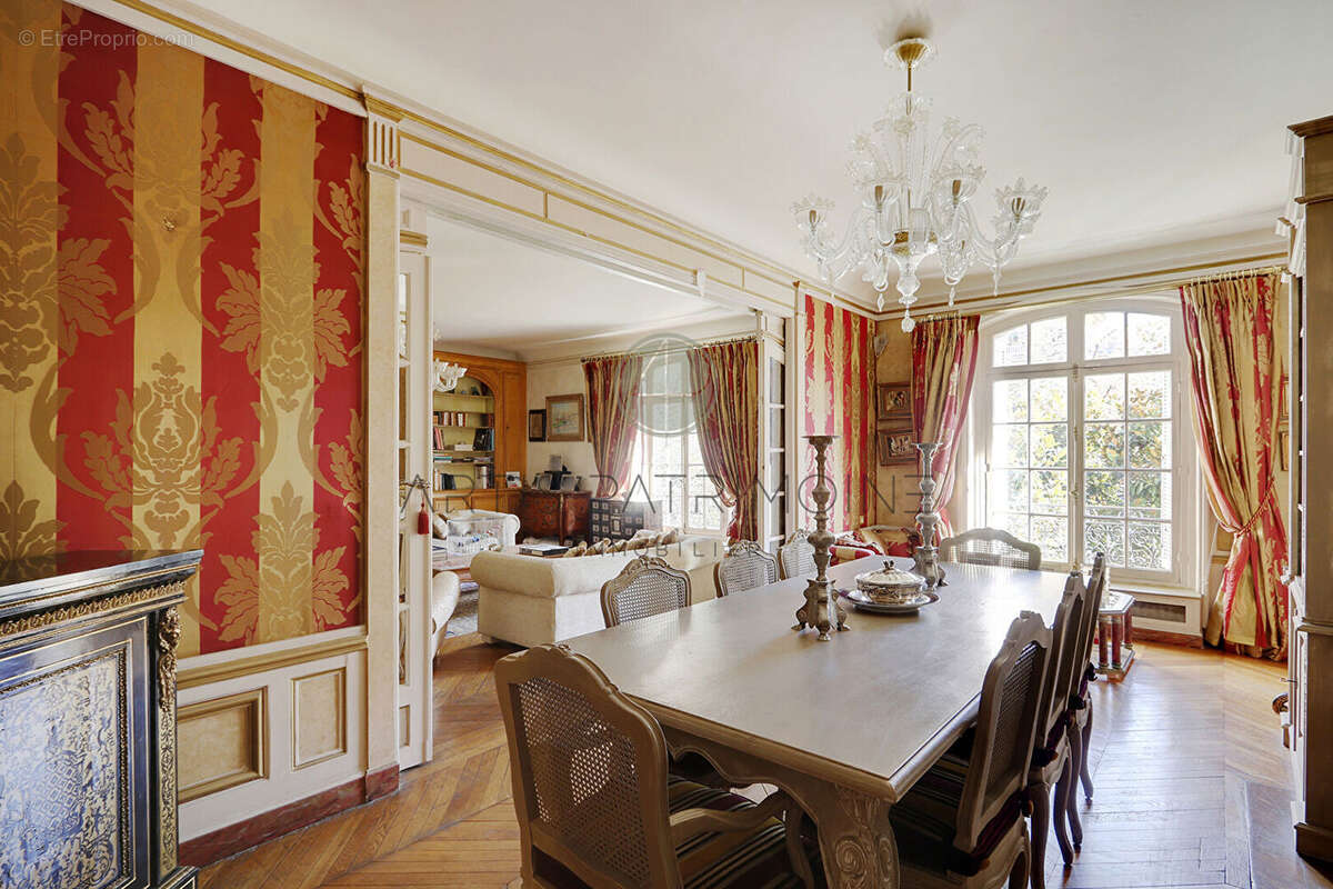 Appartement à PARIS-16E