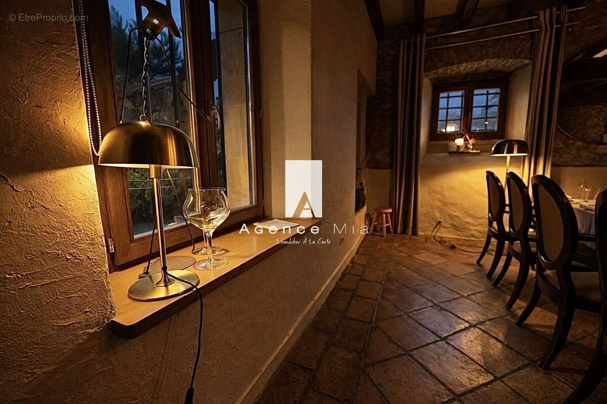 Commerce à DOUVAINE