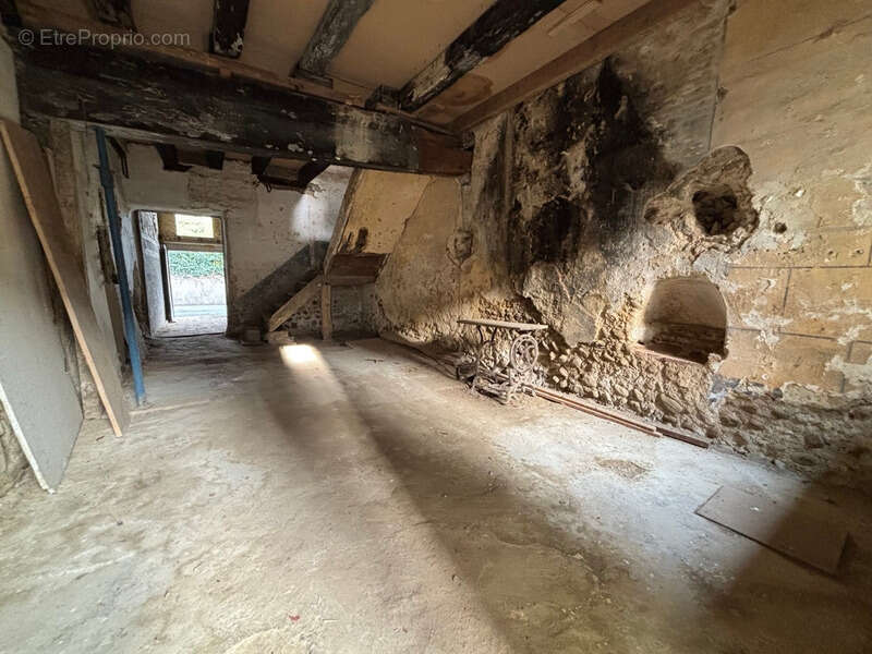 Parking à TRIE-SUR-BAISE