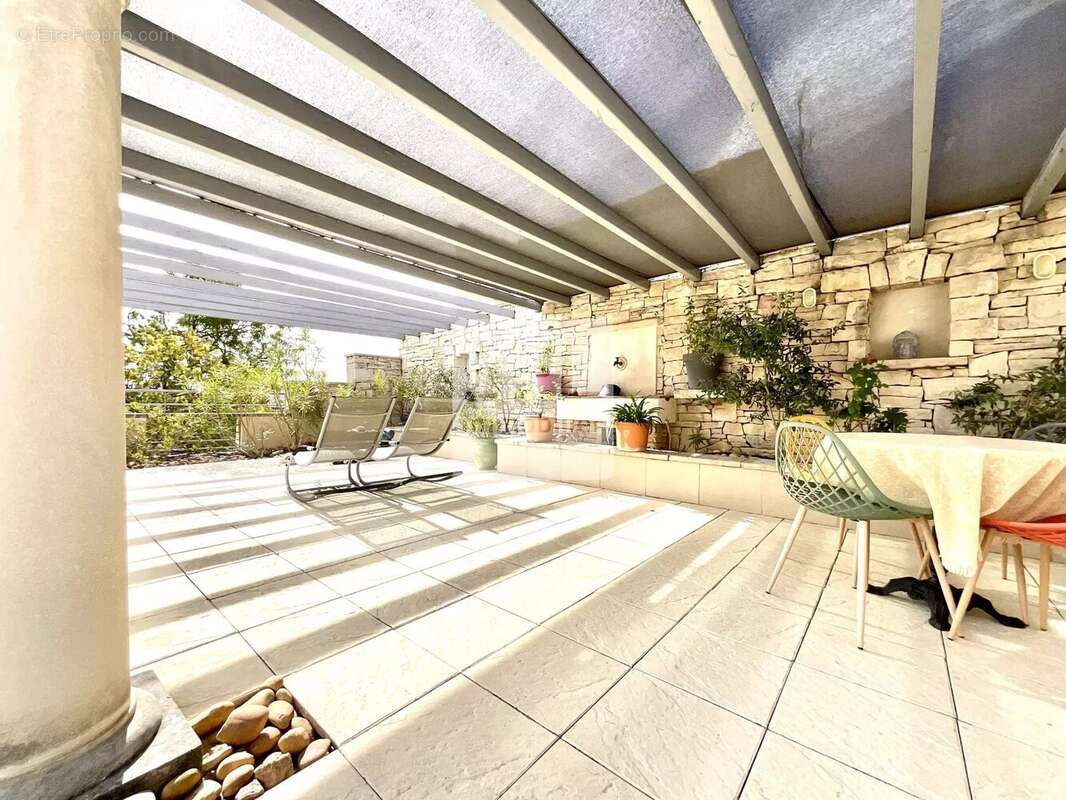 Maison à LAUDUN-L&#039;ARDOISE