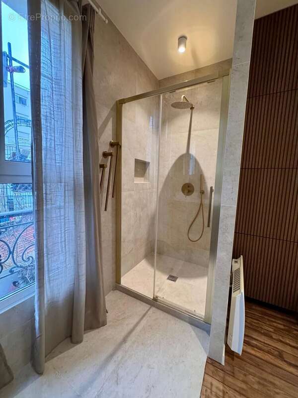 Appartement à LEVALLOIS-PERRET