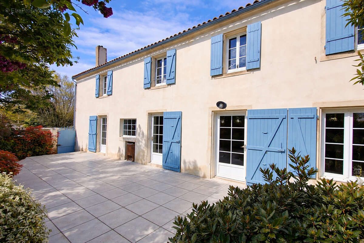 Sainte-soulle propriété 223 m² + gite de 52 m²  5aux multiples possibilités à 15 minutes de la rochelle - photo 3