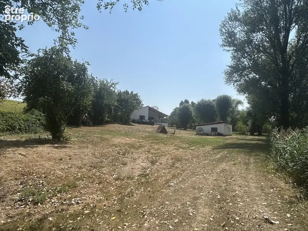 Maison d'architect avec étang, piscine, dépendances au calme. - photo 23