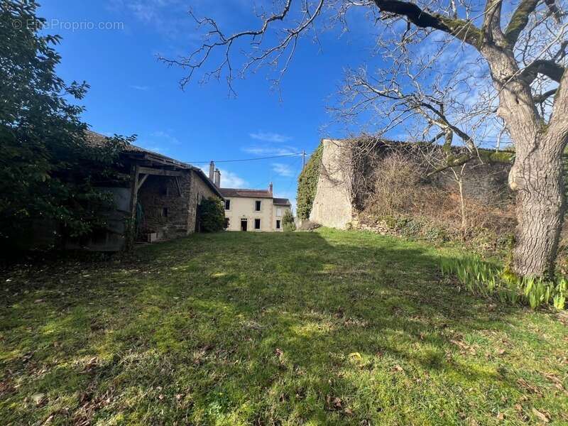 Maison à DOMPIERRE-LES-EGLISES