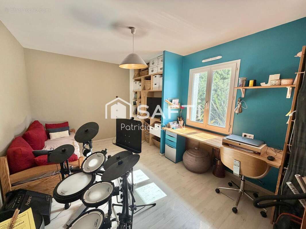 Maison 131 m² à Saint-Christophe-Sur-Roc  - photo 9
