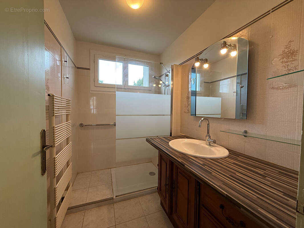 FIGEAC - Appartement T4  de 112 m² avec Jardin en Bord de Célé, Garage et Cave - photo 6