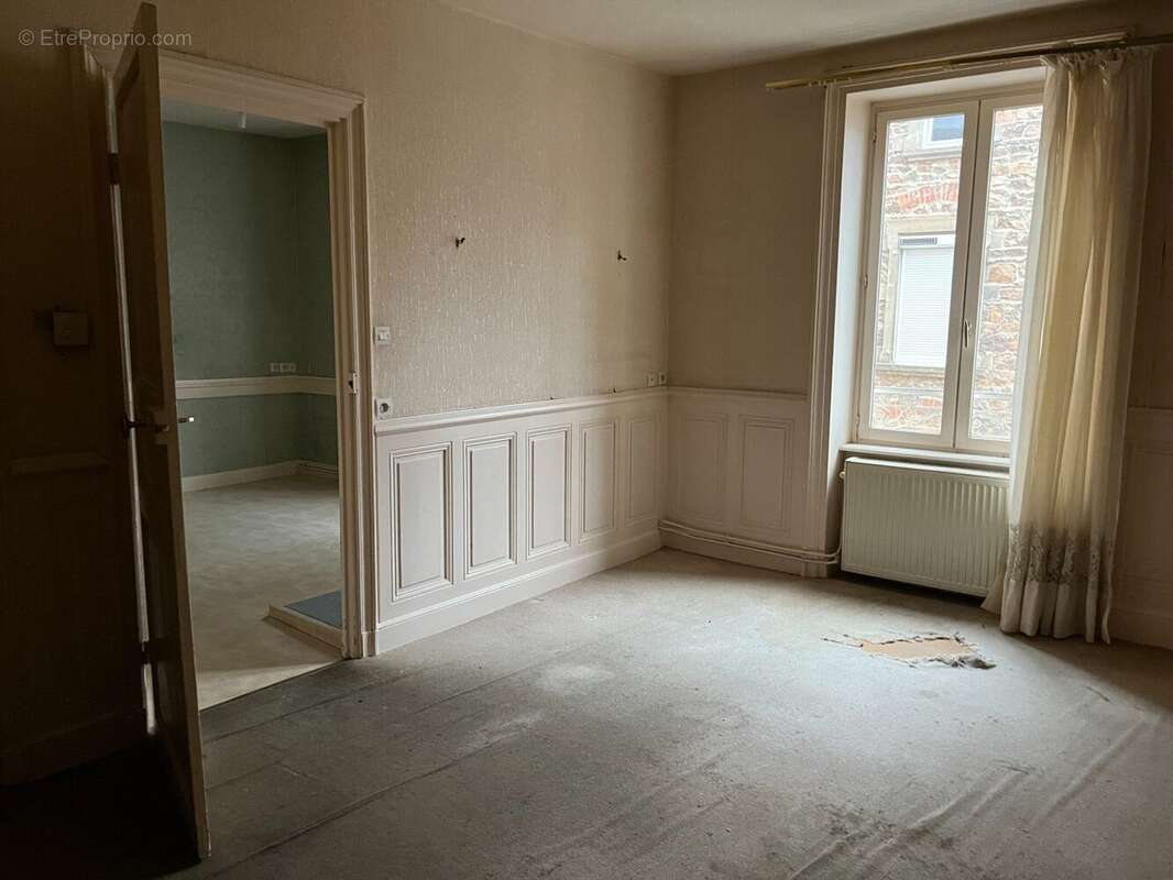 Appartement 300 m² à Cours-La-Ville  - photo 3