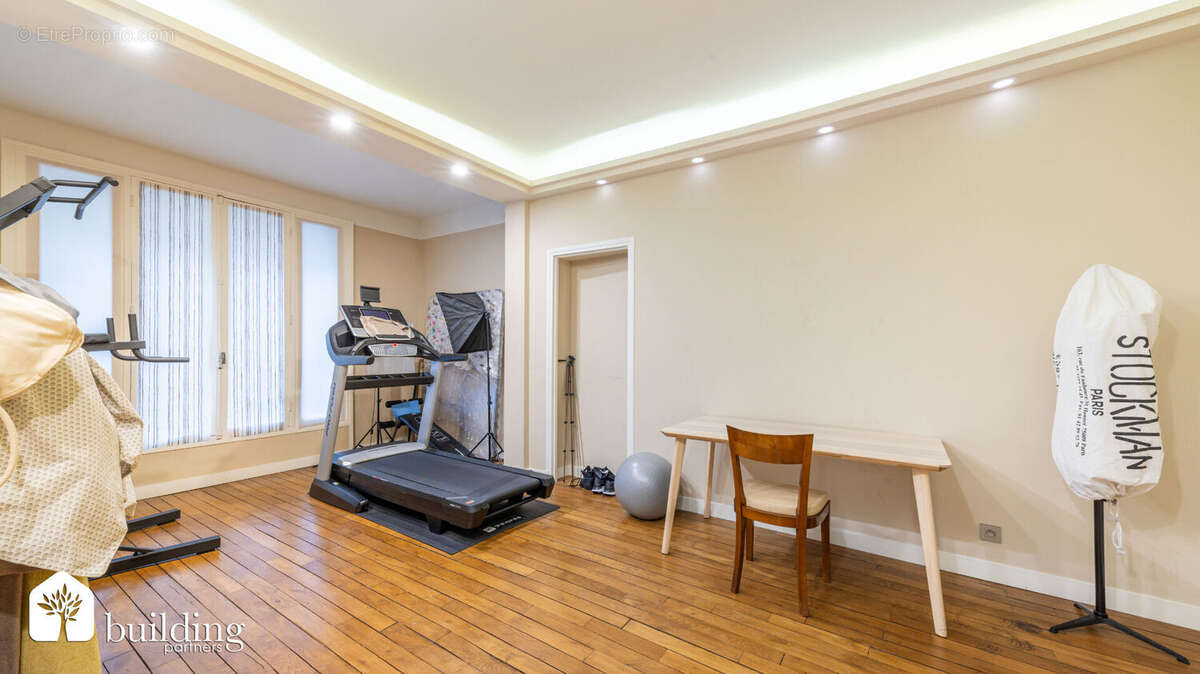 Appartement à PARIS-16E