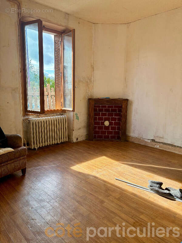 Maison à VALLON-EN-SULLY