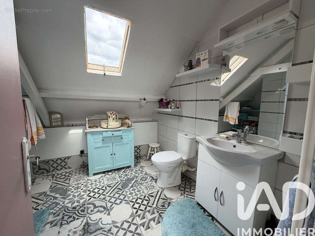 Maison 94 m² à Roudouallec  - photo 7