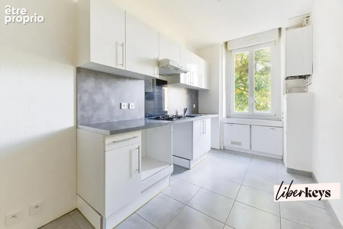 Nantes Hauts-Pavés — T3 de 60 m² avec charme de l'ancien, cave et grenier - photo 4