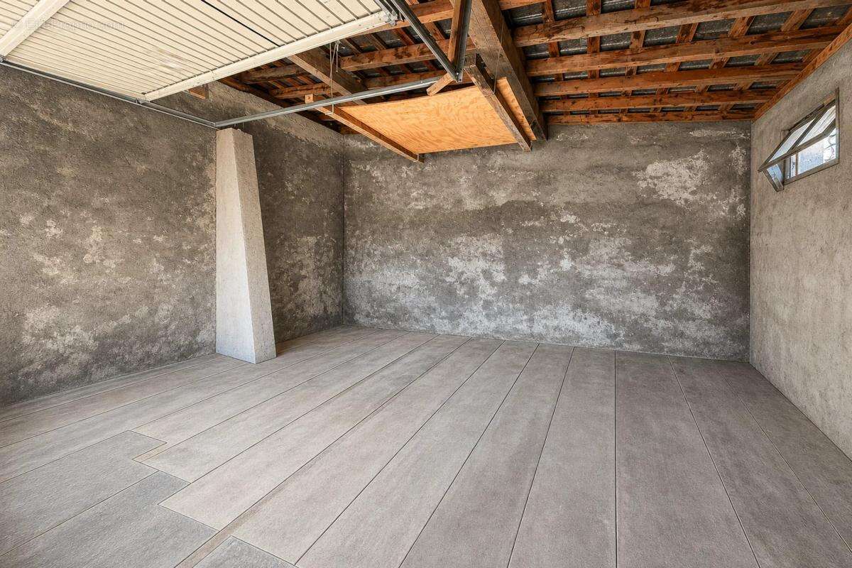 Grange et Maison Louée 300m², Fort Potentiel - photo 12