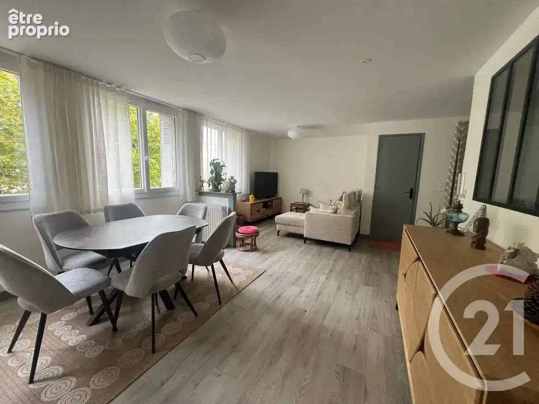 Appartement 4 pièces 72 m² à vendre à Aurillac (15000) - photo 2