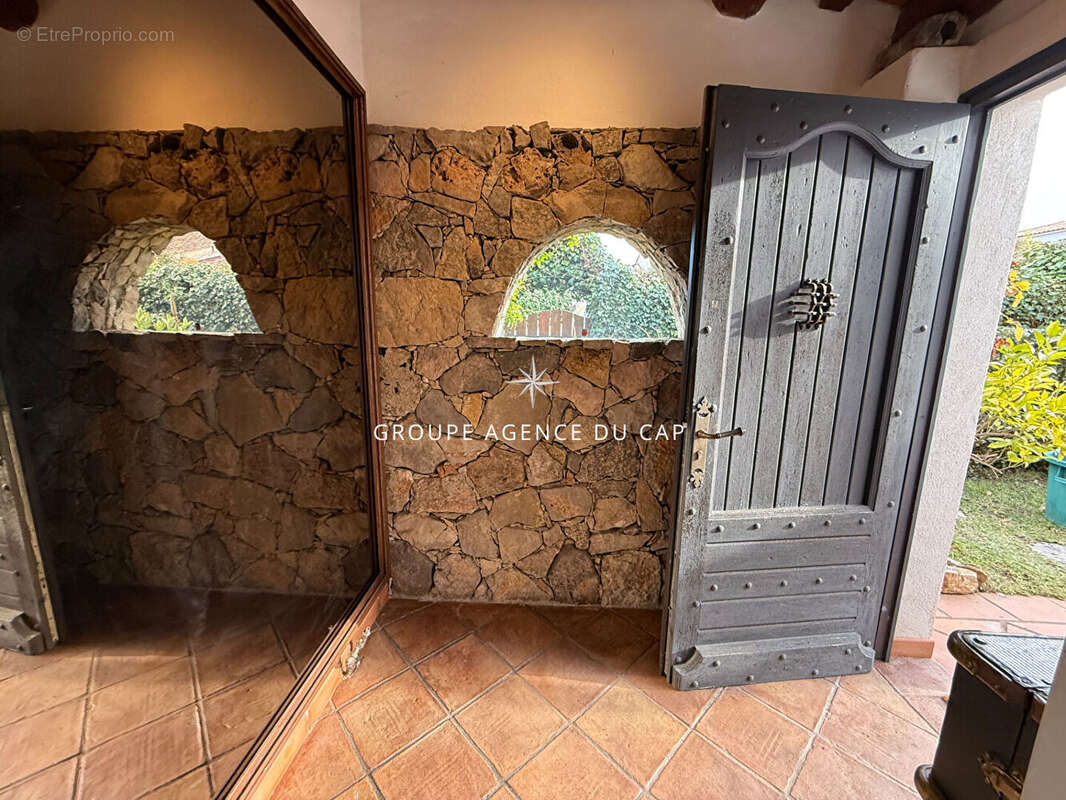 Maison à ROQUEBRUNE-SUR-ARGENS