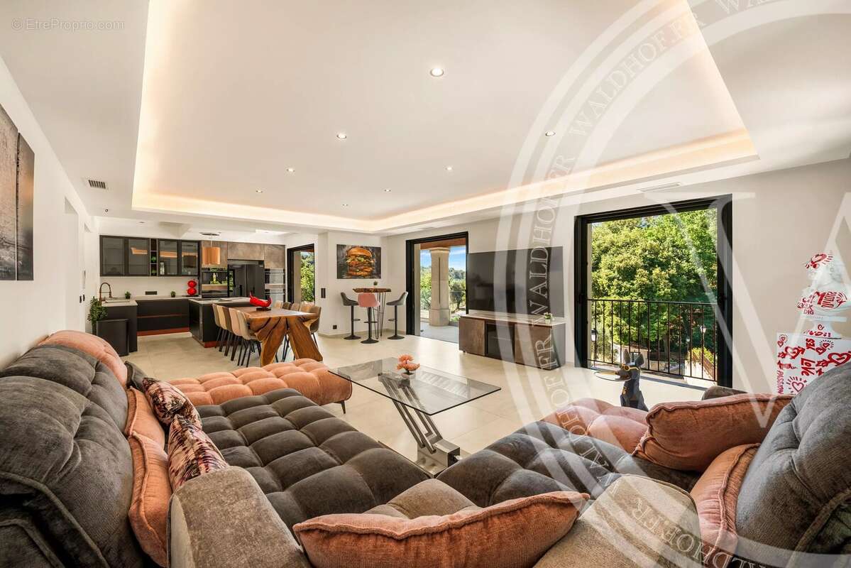 Maison à ROQUEFORT-LES-PINS