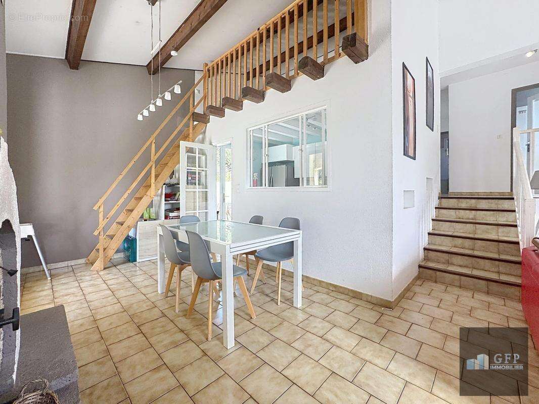 Maison à BORMES-LES-MIMOSAS