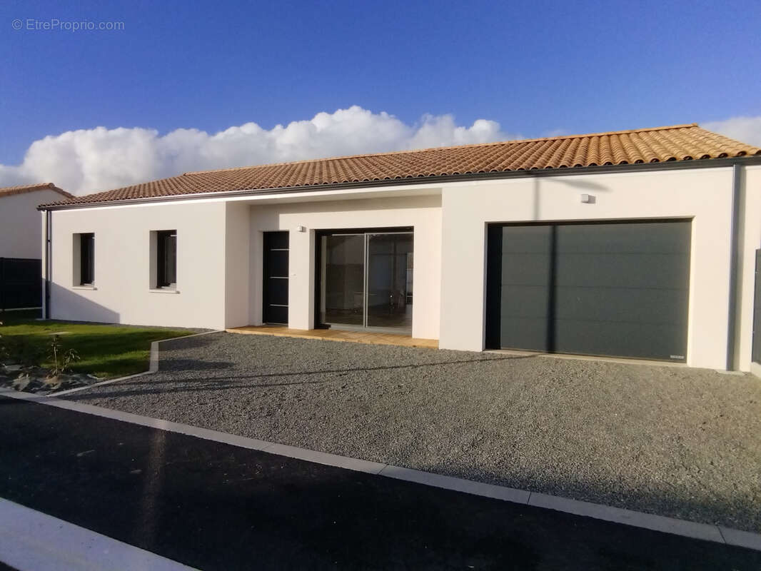 Maison à SAINTE-FLORENCE