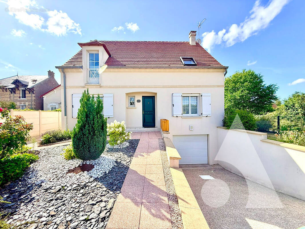 Maison à LACROIX-SAINT-OUEN
