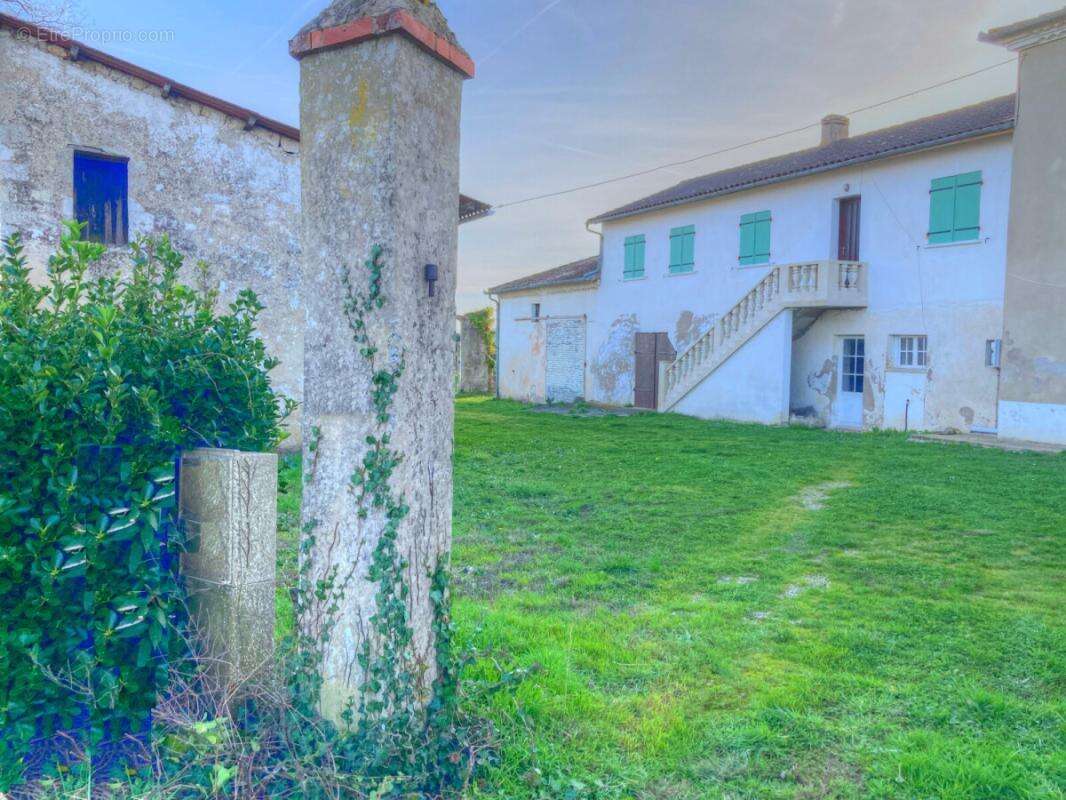 Maison à LAVARDAC