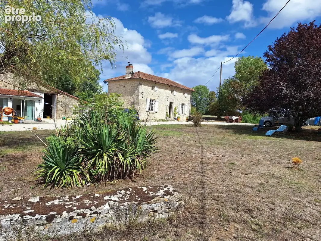 Belle propriété avec terrain et dépendances - photo 18