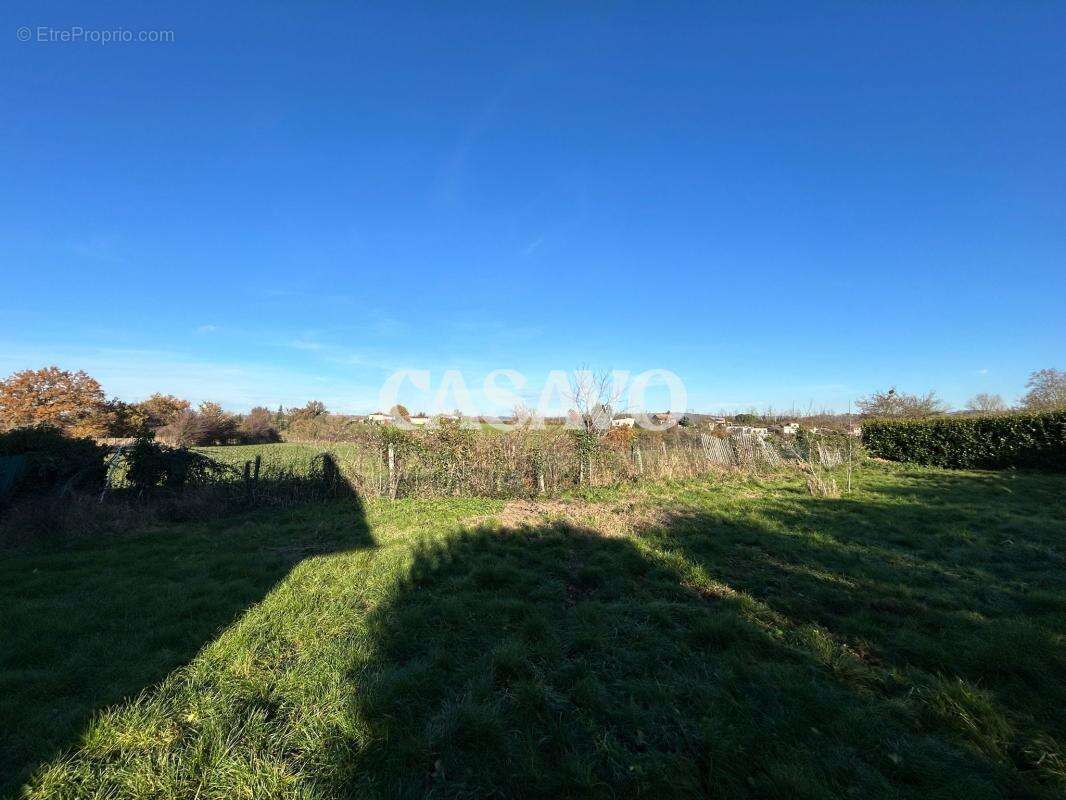 Terrain à EYZIN-PINET